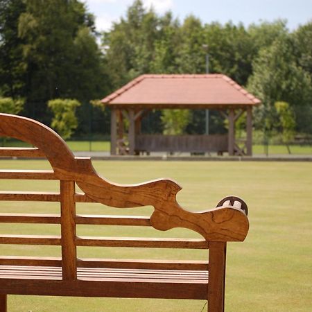 Hollicarrs Holiday Park - Hares Leap Riccall Exterior foto